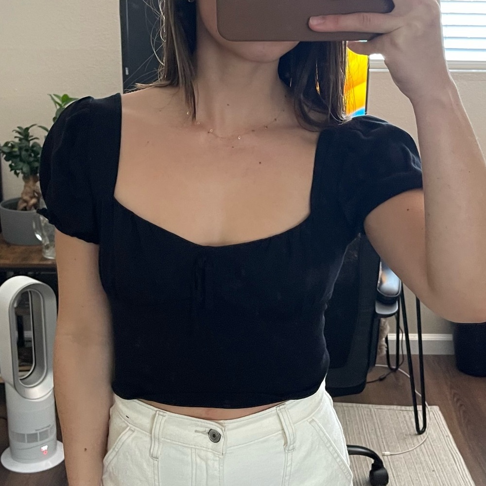 Puff Sleeve Crop Top - Picture 2 of 9